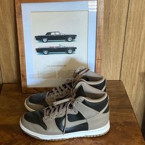 Womens nike dunk high in black/ moon fossil